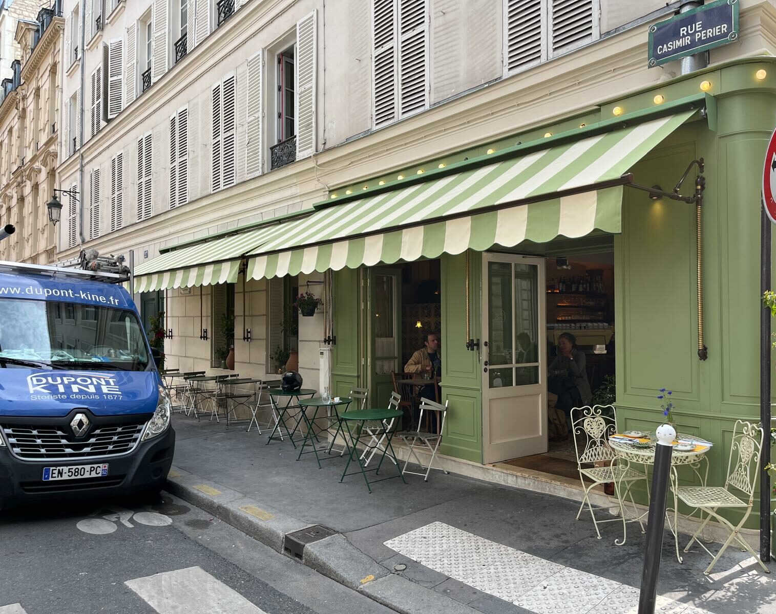 facade en bois avec store - restaurant Civetta Paris