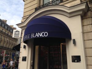 store corbeille bleu magasin serge blanco