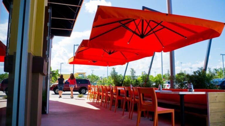 dupont kine caravita parasol moderne parasol a mat deporte amalfi rouge carre avec volant cousu
