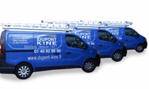 Photo des fourgons de la société stores Dupont Kine