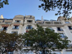 installation de stores en hauteur sur immeuble