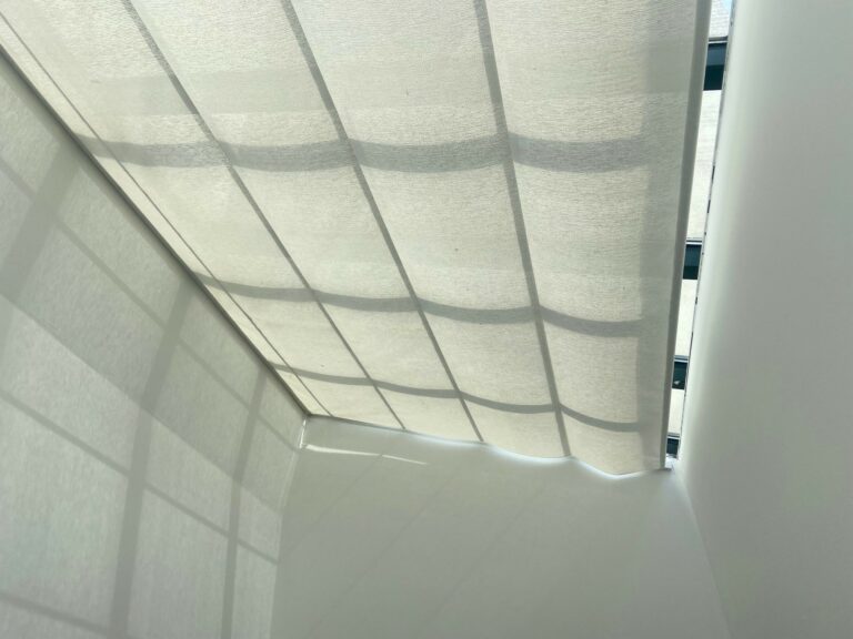 stores vélum avec véranda aluminium fermés