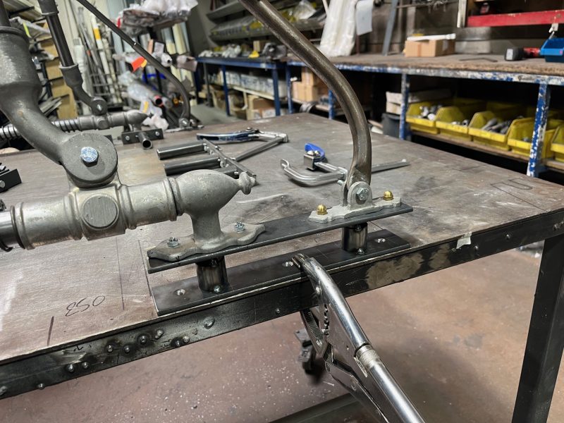 conception store bras antiques en atelier