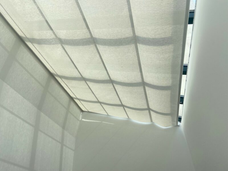 stores vélum avec véranda aluminium fermés