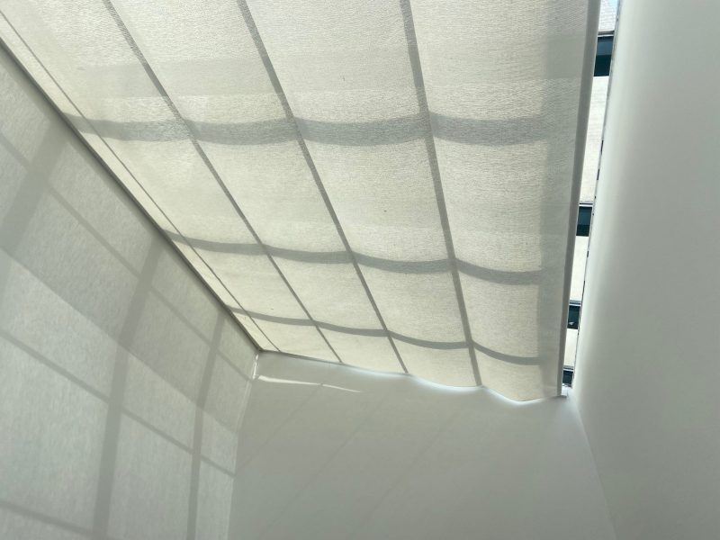 stores vélum avec véranda aluminium fermés